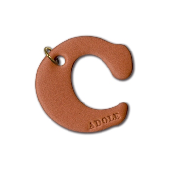 ADOLE 真皮字母黃銅鑰匙圈 C-圓壺型/水滴型
