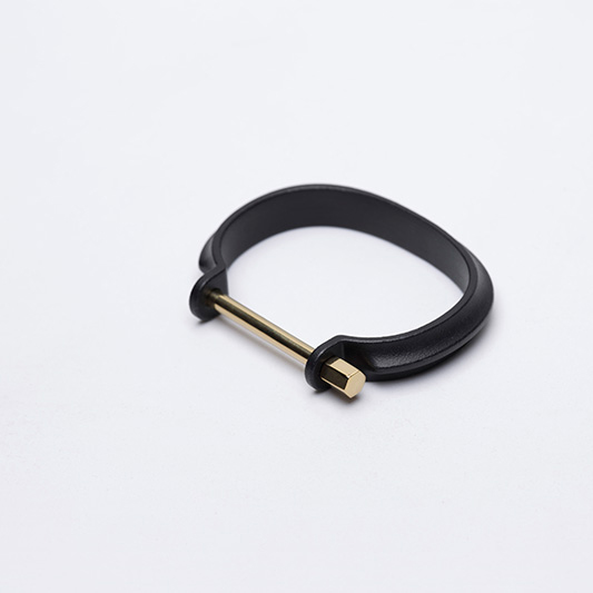 Clamp Bracelet 鎖·環 - 黑金