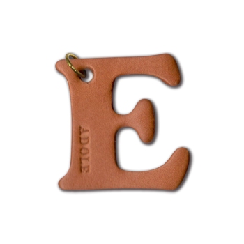ADOLE 真皮字母黃銅鑰匙圈 E-圓壺型/水滴型